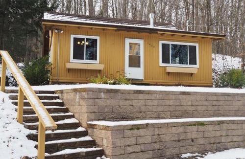 Frankfort House | The Crystalaire Cabin - Charming And Relaxing!