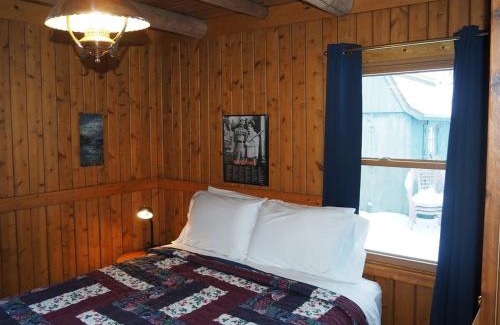 Frankfort House | The Crystalaire Cabin - Charming And Relaxing!