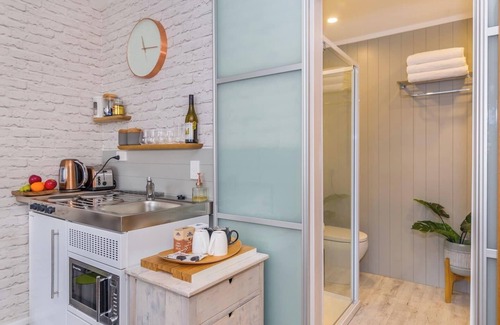 Wellington Apartment | The Cube - Cosy Studio - Great Location Close to Attractions, Shops & Eateries