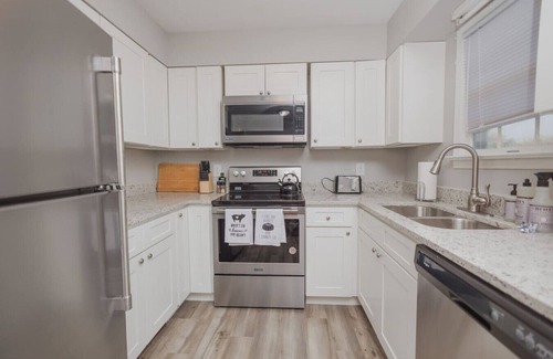 Martinsburg Apartment | The Cute Condo- 2 bedroom apartment