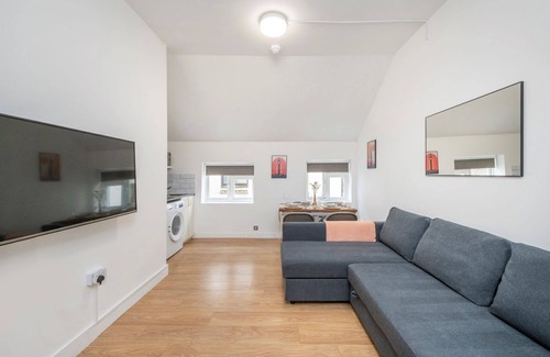 Fitzrovia Apartment | The Cutesy - Fitzrovia - by Frankie Says