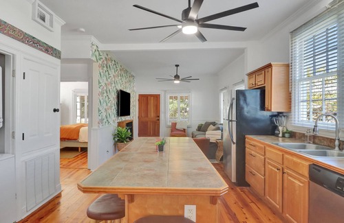 Old Town Cottage | The Cypress Cottage in Old Town BSL - Historic charm with modern amenities
