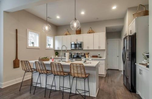 Historic Waverly House | The Dahlia