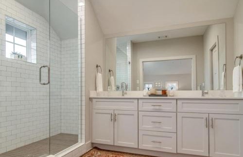 Historic Waverly House | The Dahlia