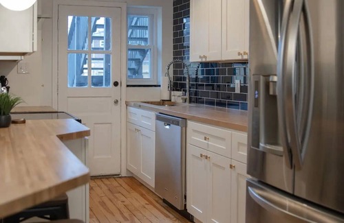 Grandview Heights House | The Dakota (B)- King Bed- Hot Tub- Near OSU
