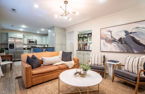 Oxford Condo | The Daniel, 2BR Stylish Den by Velvet Ditch Villas