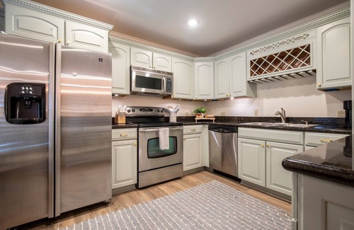Oxford Condo | The Daniel, 2BR Stylish Den by Velvet Ditch Villas