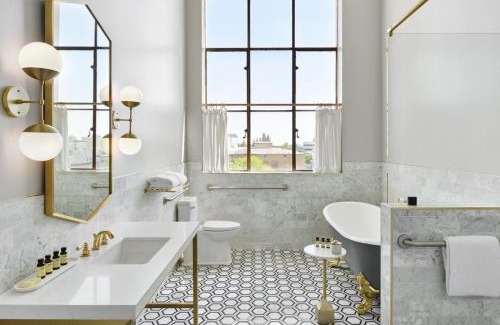 Visalia Hotel | The Darling