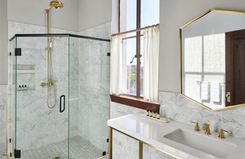 Visalia Hotel | The Darling