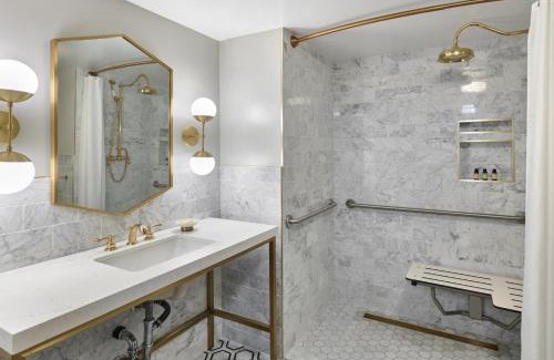 Visalia Hotel | The Darling