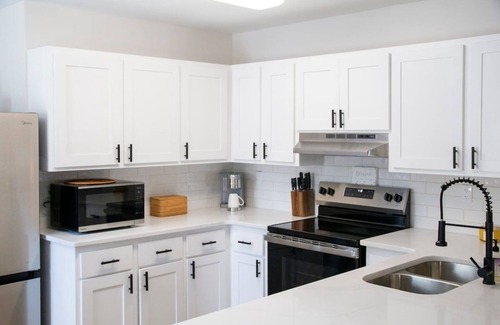 Oxford House | The David, 2BR Bungalow by Velvet Ditch Villas