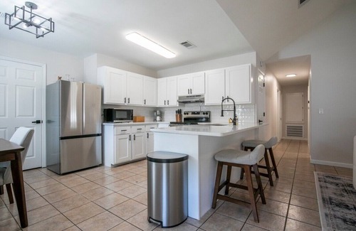 Oxford House | The David, 2BR Bungalow by Velvet Ditch Villas