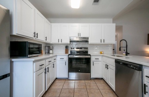 Oxford House | The David, 2BR Bungalow by Velvet Ditch Villas