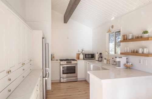 Crestline Cabin | The Daydream Cabin - mins to lake w/fire pit