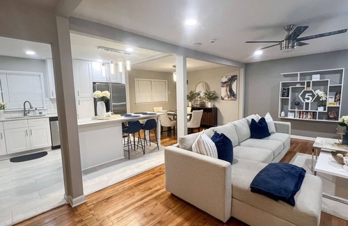 Decatur House | The Decadent Decatur Retreat