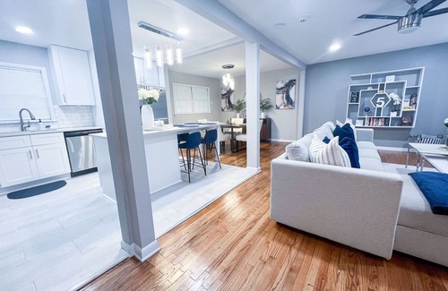 Decatur House | The Decadent Decatur Retreat