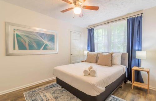 Columbus House | The Delightful Doubles- Unit E- Centrally Located