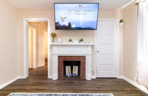 Columbus House | The Delightful Doubles- Unit D- Centrally Located