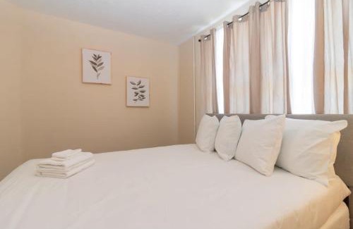 Columbus House | The Delightful Doubles- Unit D- Centrally Located