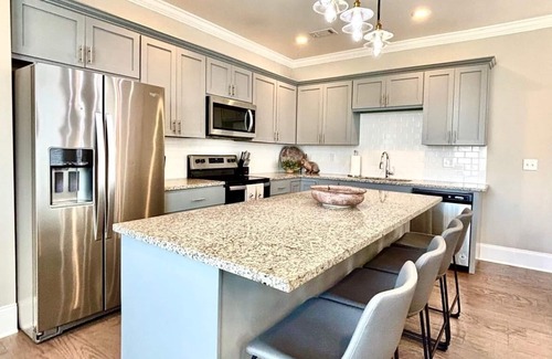 Oxford House | The Delta Retreat Cozy Escape by Velvet Ditch Villas