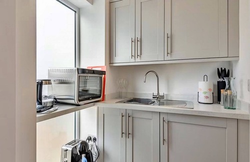 Thurlby House | The Den by Interhome