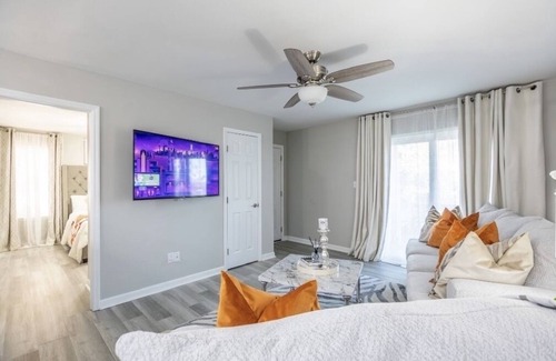 Gracewood House | “The Designer Magnolia”-2 QN BD/QN Sleeper/2BA