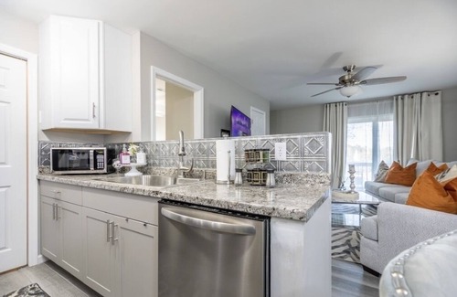 Gracewood House | “The Designer Magnolia”-2 QN BD/QN Sleeper/2BA
