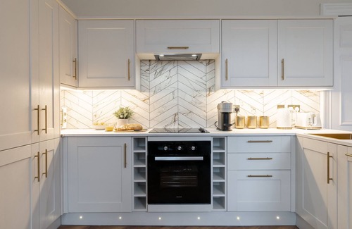 North West Apartment | The Devonshire Suite - Your 5 Star West End Stay!