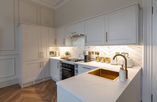 North West Apartment | The Devonshire Suite - Your 5 Star West End Stay!
