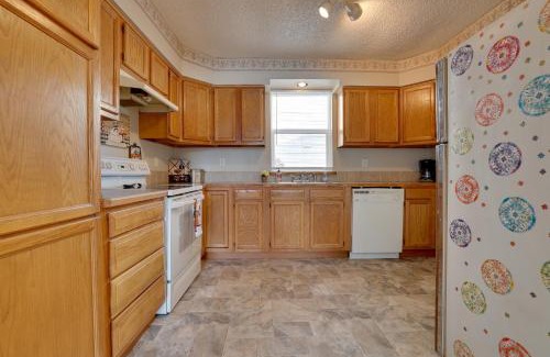 Caldwell House | The Diamond Bungalow - Cozy Caldwell Home!