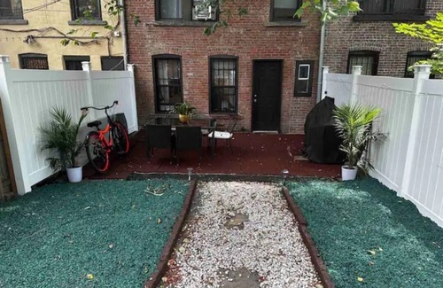 Crown Heights Apartment | The Diamond Duplex 💎 w/backyard and parking