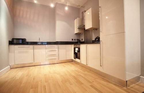 Manchester Apartment | The Diamond Suite Sum