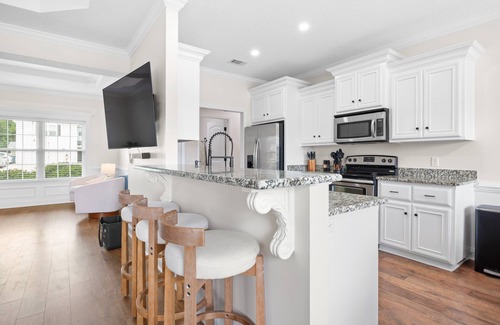Brunswick House | The Dock & Lantern Lakehouse