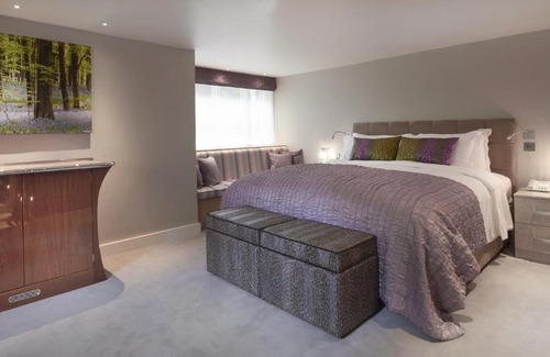 Medmenham Bed & Breakfast | The Dog and Badger