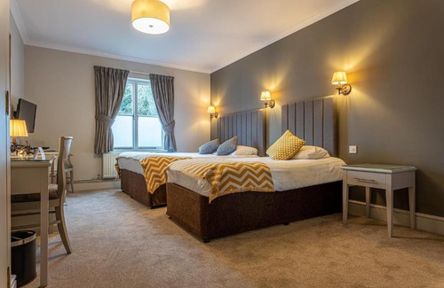 Lenham Hotel | The Dog & Bear Hotel