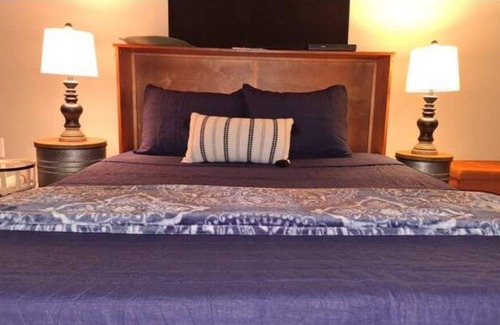 Dawsonville Cabin | The Dogwood Cabin-Dog Friendly-Fenced Yard- 2.2 miles from Lily Creek Farm