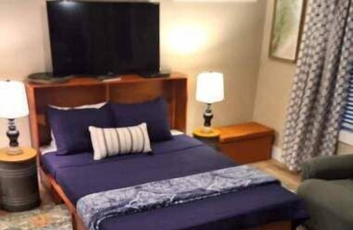 Dawsonville Cabin | The Dogwood Cabin-Dog Friendly-Fenced Yard- 2.2 miles from Lily Creek Farm
