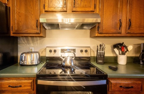 Caton House | THE DOGWOOD @ DOLLYS DRIVE * Wifi Grill Woods Mtns