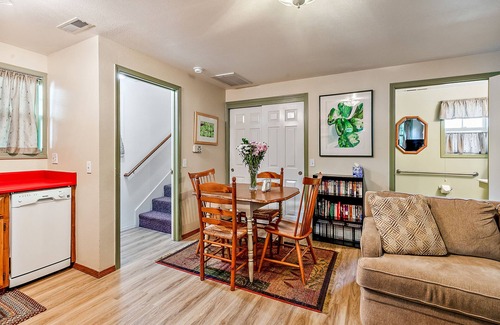 Siskiyou-Hargadine Historic District Apartment | The Dogwood Suite at Tudor House Vacation Rentals
