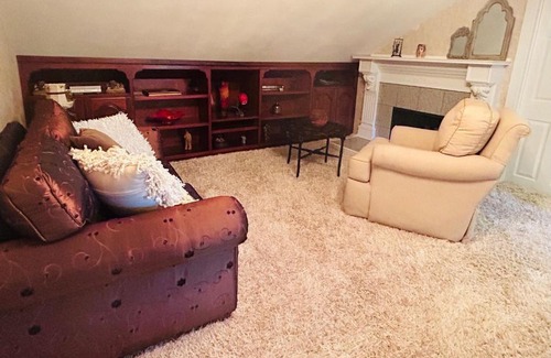 North End House | The Doll House an eclectic style of art and old fashioned doll and antique collections in a doll house designed home in Boise's desirable North End across from a nice park with tennis and basement and walking trails near shopping, hiking, biking, skiing