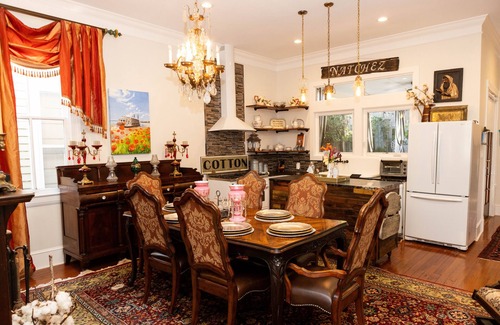 Natchez House | The Dollhouse | 3/2 | Walk to Downtown