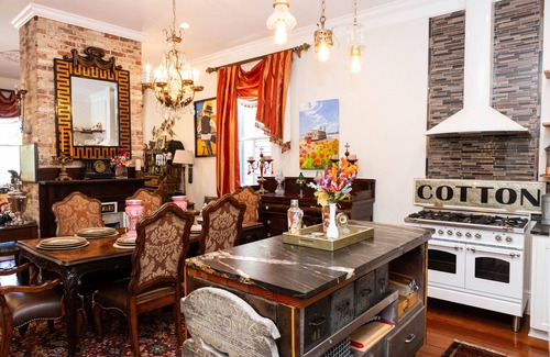 Natchez House | The Dollhouse | 3/2 | Walk to Downtown