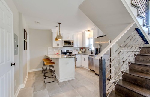 Hillsboro West End House | The Dolly★Explore Hillsboro Village on foot★Free Parking, 9 mins to downtown!