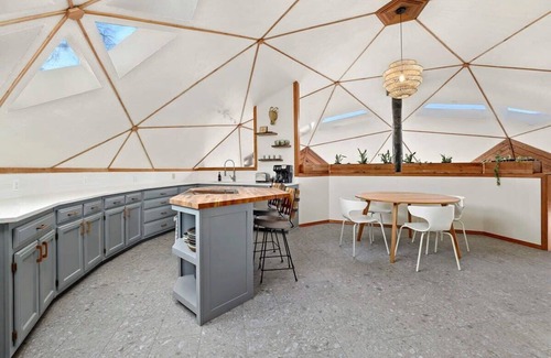 Lowell House | The Dome Home - 1/2 mi to Beaver Lake - Geodesic