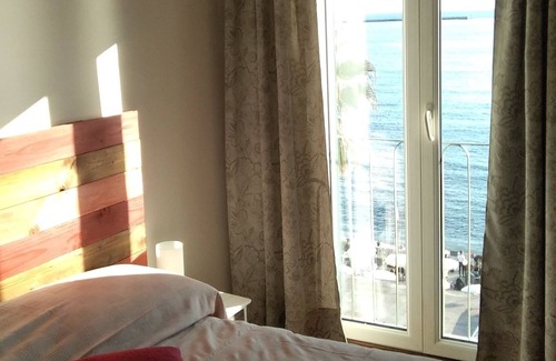 Pegli Apartment | the door on the sea citra 1798