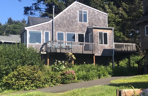 Tolovana Park House | The Dorothy Lou Family Home; short walk to beach, ocean view