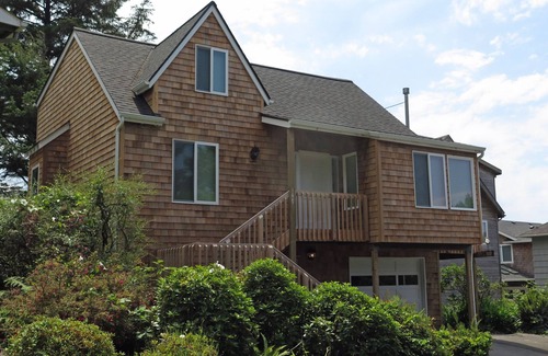 Tolovana Park House | The Dorothy Lou Family Home; short walk to beach, ocean view