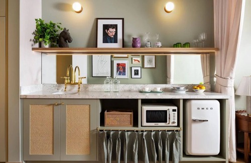 Hyde Park Hotel | The Double Queen at Palihouse Hyde Park Village, Pets Allowed Here!