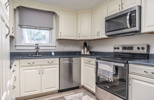Southern Pines Apartment | The Downtown Pines Hideaway - Walkable to Downtown Southern Pines!