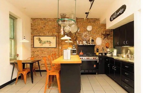 Downtown St. Louis House | The Doxie - Townhouse in Historic Soulard